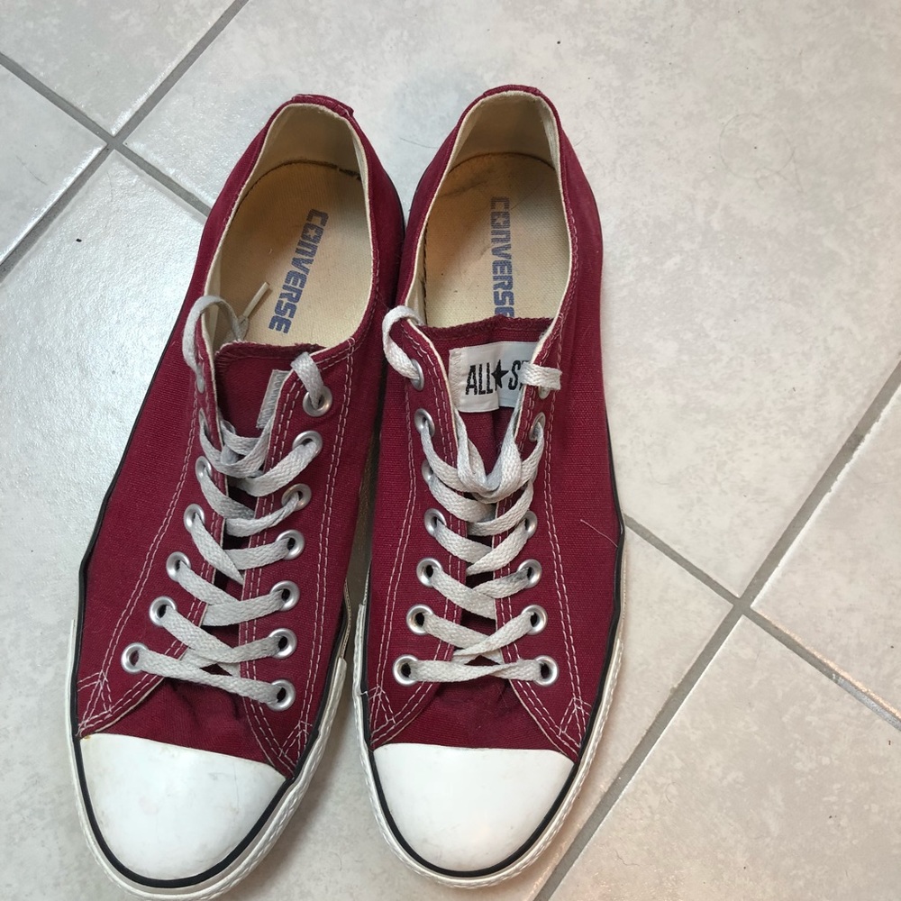 Men’s maroon converse size 10